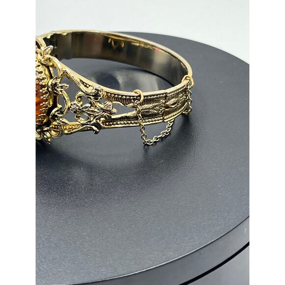 Whiting & Davis Vintage Ornate Victorian Revival Gold Tone Lg Cabochon Bangle - Picture 3 of 9